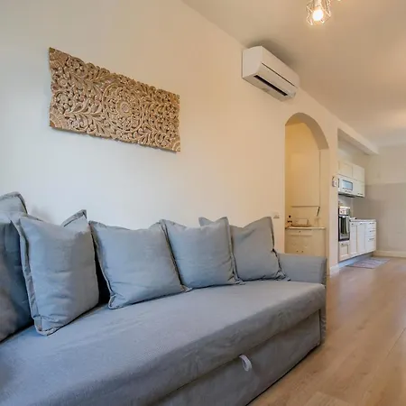 Sanzanobi In Appartement *